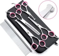 Professionele Hondenscharen Set - Extra Veilige Grooming Set - Trimscharen Voor Honden - Knipschaar - Effileerschaar / Uitdunschaar - Gebogen Schaar Met Ronde Punt - Precisieschaar - Hondenverzorging - Inclusief Kam, 2 Haarclips En Luxe Opbergdoos -Hondenspeelgoed Winkel 1200x1136 7