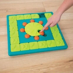 Nina Ottosson Interactieve Hondenpuzzel Vulbaar Met Snacks Voor De Slimste Honden - Outward Hound Multipuzzle 25 Nina Ottosson Interactieve Hondenpuzzel Vulbaar Met Snacks Voor De Slimste Honden - Outward Hound Multipuzzle -Hondenspeelgoed Winkel 1200x1200 1150