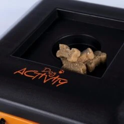 Trixie Dogtoy Dog Activity Strategy Game Gamble Box - Piepend Speelgoed - 15cm X 15cm X 9cm - Zwart/rood/oranje -Hondenspeelgoed Winkel 1200x1200 960