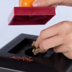 Trixie Dogtoy Dog Activity Strategy Game Gamble Box - Piepend Speelgoed - 15cm X 15cm X 9cm - Zwart/rood/oranje -Hondenspeelgoed Winkel 1200x1200 961