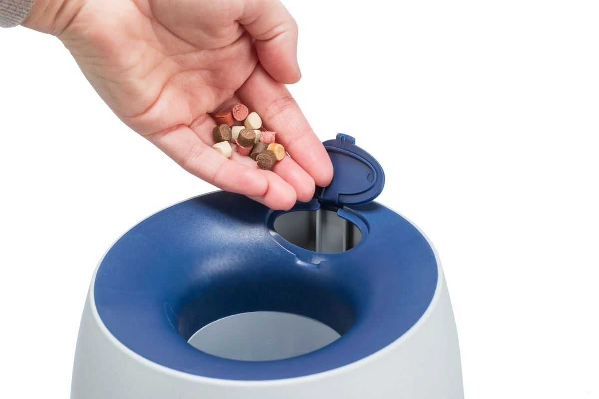 Trixie Dog Activity Strategiespel Ball&Treat Wit / Blauw - 17X17X18 CM 5 Trixie Dog Activity Strategiespel Ball&Treat Wit / Blauw - 17X17X18 CM - Afbeelding 3