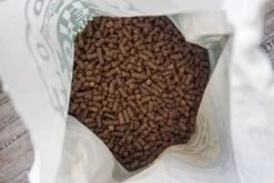 WOOOF Regular 18KG - Geperst Hondenvoer - Geperste Hondenbrokken - Droogvoer - 18KG -Hondenspeelgoed Winkel 1200x800 157