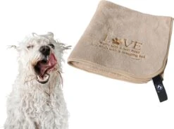 Pepets© – Hondenhanddoek – Honden Handdoek – Microvezel Handdoek – Handdoek Hond – Hondendeken – Droogdoek Hond – Dierendeken – Absorberend – 100*50CM - Beige - GRATIS Zonnebril -Hondenspeelgoed Winkel 1200x889