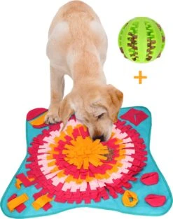 Snuffelmat 70x70cm Inclusief Rubberen Massage Bal & E-book - Speelmat Hond - Denkspel Hond - Puppy Speelgoed - Anti Schrok Mat - Honden Snoepjes - Cadeau Tip